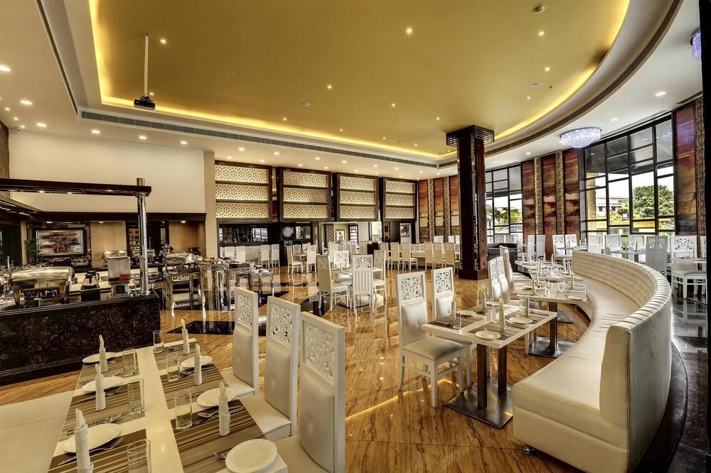 โกลเดน แชเรียต วไส - โฮเต็ล แอนด์ สปา Hotel วาเซ ภายนอก รูปภาพ