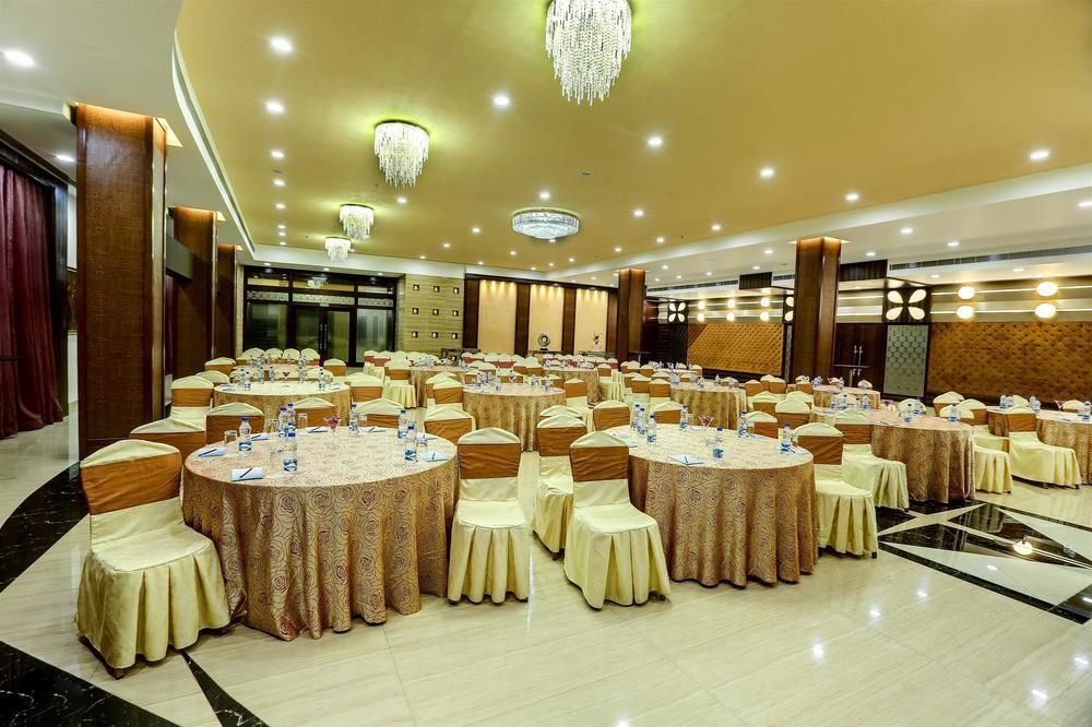 โกลเดน แชเรียต วไส - โฮเต็ล แอนด์ สปา Hotel วาเซ ภายนอก รูปภาพ
