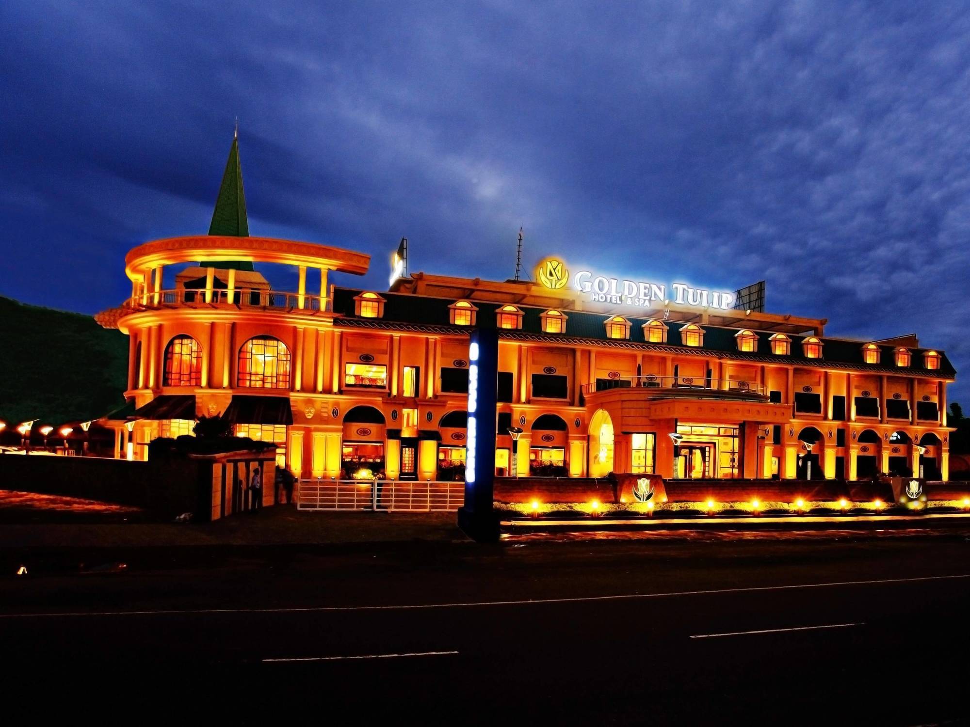 โกลเดน แชเรียต วไส - โฮเต็ล แอนด์ สปา Hotel วาเซ ภายนอก รูปภาพ
