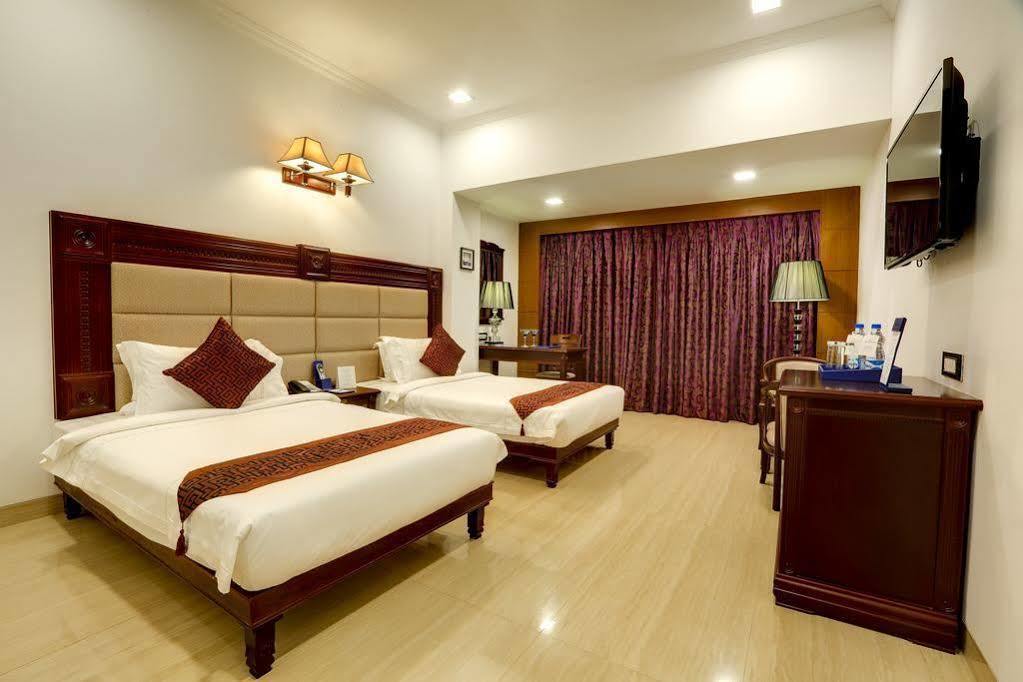 โกลเดน แชเรียต วไส - โฮเต็ล แอนด์ สปา Hotel วาเซ ภายนอก รูปภาพ