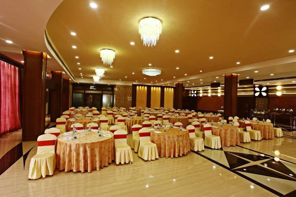โกลเดน แชเรียต วไส - โฮเต็ล แอนด์ สปา Hotel วาเซ ภายนอก รูปภาพ