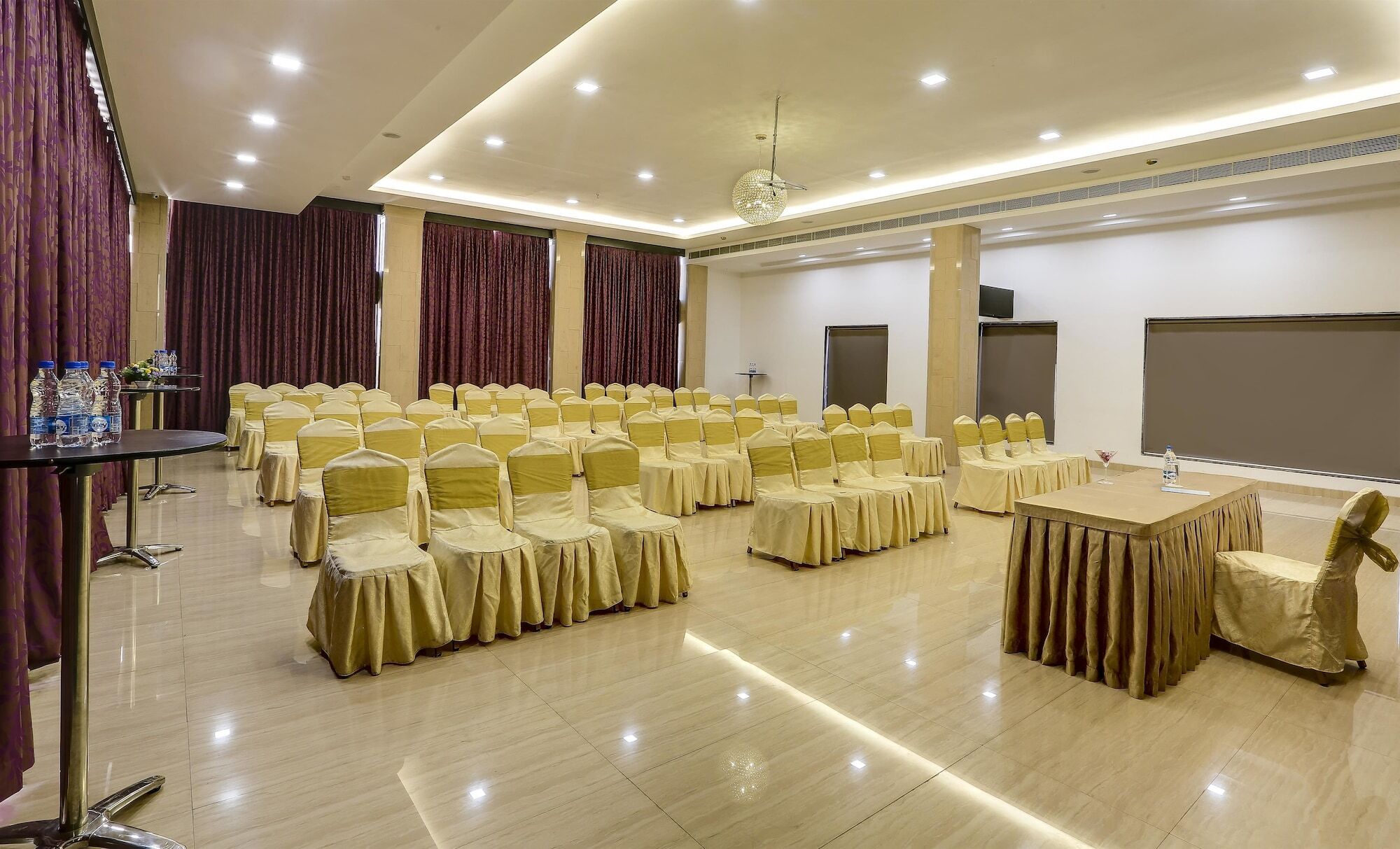 โกลเดน แชเรียต วไส - โฮเต็ล แอนด์ สปา Hotel วาเซ ภายนอก รูปภาพ